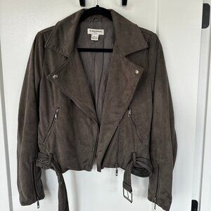 Glamorous Faux Suede Cropped Moto Jacket in Gove Grey